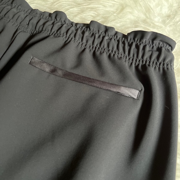 ATHLETA Metropolis Jogger Black Women’s Size 10 Athleisure - Picture 9 of 12